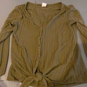 Long sleeve. Green